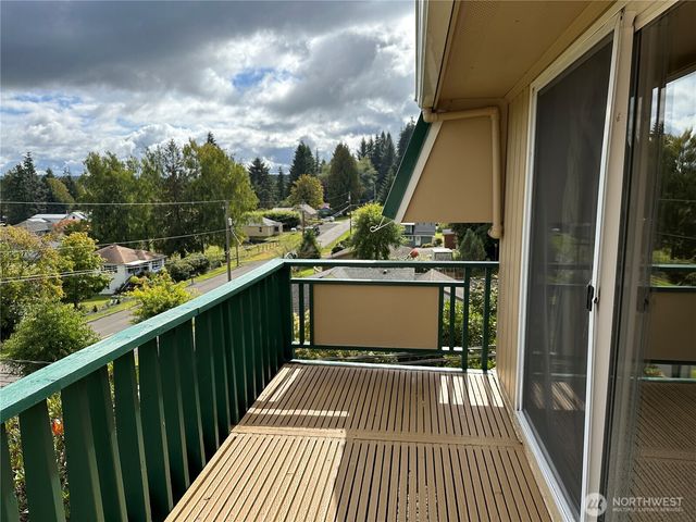 910 Barnhart Street, Raymond, WA 98577