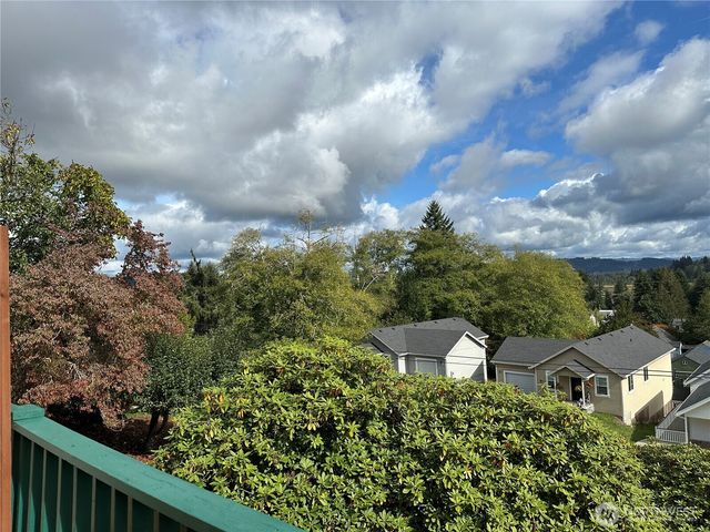 910 Barnhart Street, Raymond, WA 98577