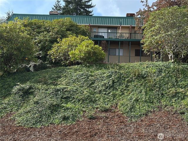 910 Barnhart Street, Raymond, WA 98577