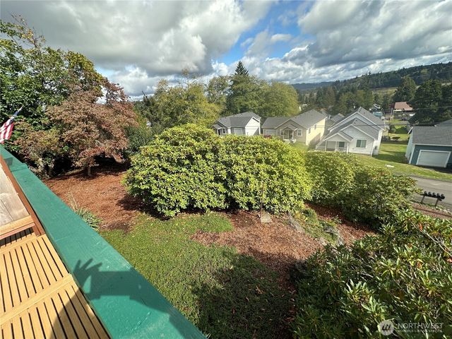 910 Barnhart Street, Raymond, WA 98577