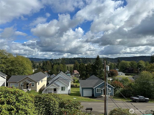 910 Barnhart Street, Raymond, WA 98577