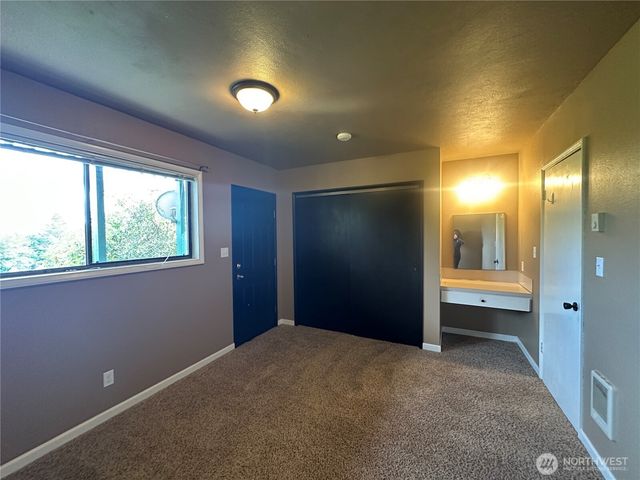 910 Barnhart Street, Raymond, WA 98577