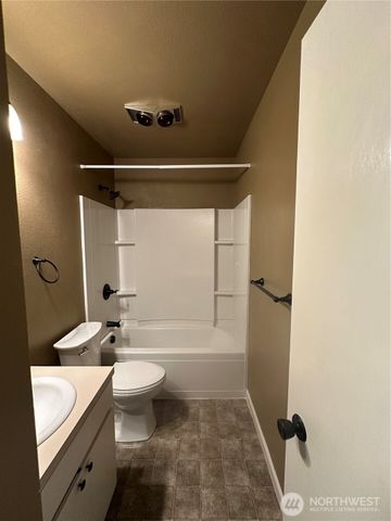 910 Barnhart Street, Raymond, WA 98577