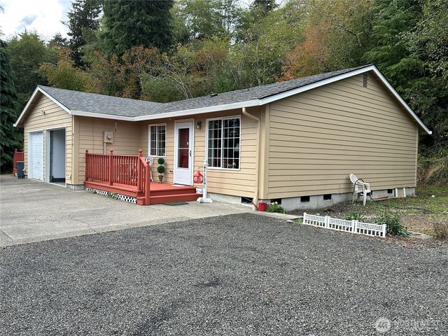 910 Barnhart Street, Raymond, WA 98577