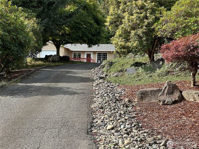 910 Barnhart Street, Raymond, WA 98577