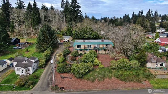 910 Barnhart Street, Raymond, WA 98577