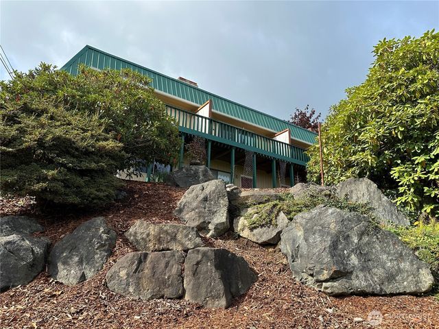 910 Barnhart Street, Raymond, WA 98577