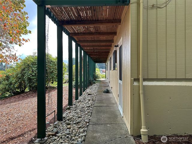 910 Barnhart Street, Raymond, WA 98577