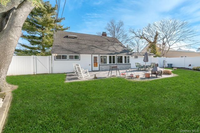 44 Disc Lane, Wantagh, NY 11793