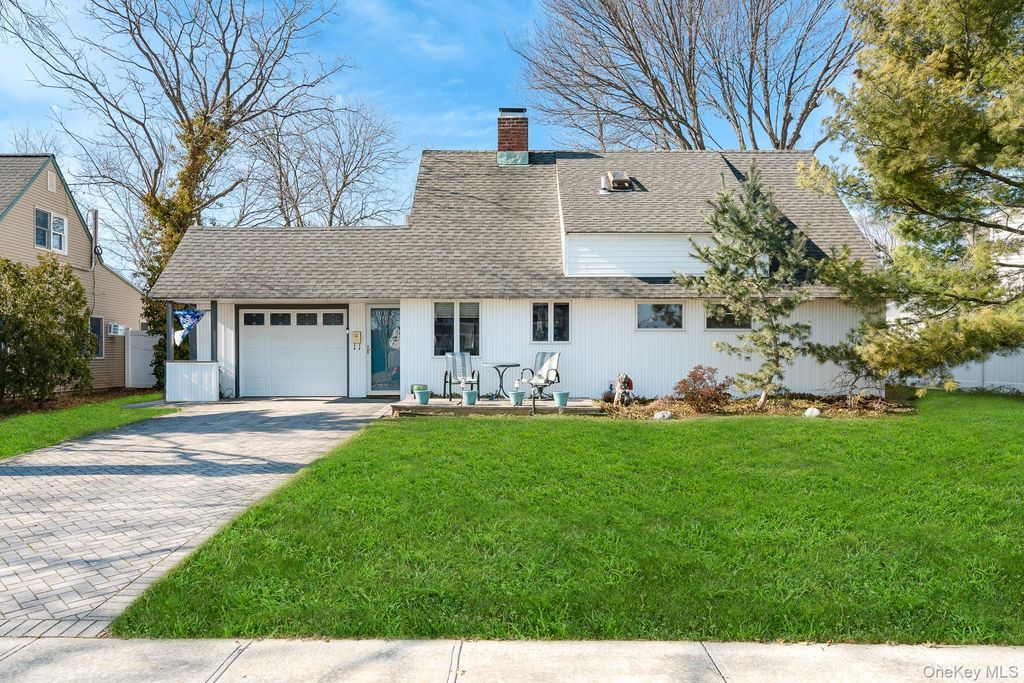 44 Disc Lane, Wantagh, NY 11793