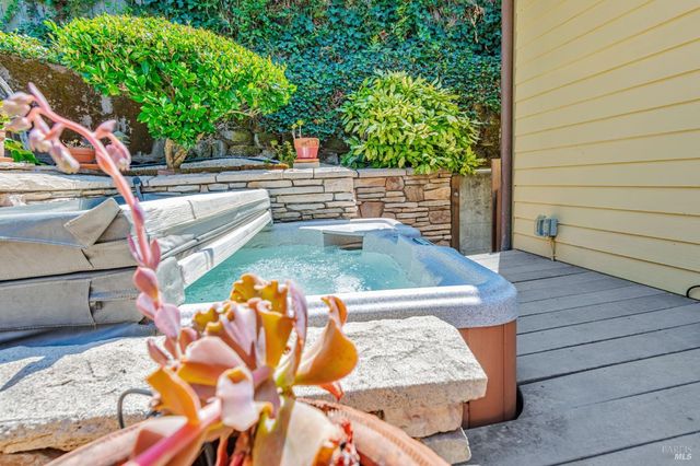 405 Oakdale Ave, Corte Madera, CA 94920