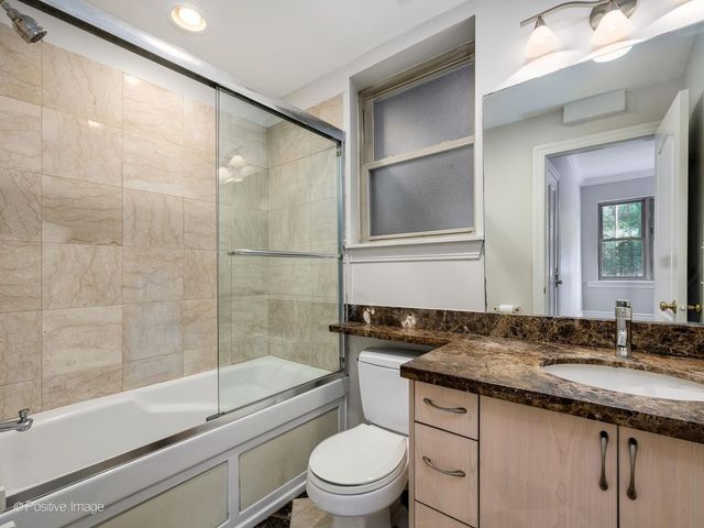 2129 N Kedzie Boulevard 1, Chicago, IL 60647
