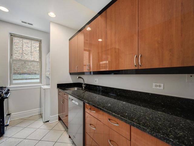 2129 N Kedzie Boulevard 1, Chicago, IL 60647