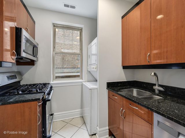 2129 N Kedzie Boulevard 1, Chicago, IL 60647