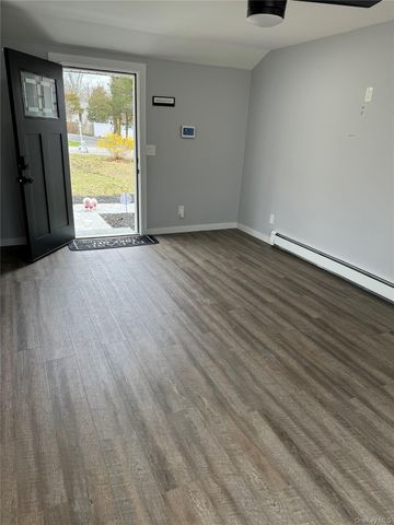 4 Oak Lane, Coram, NY 11727