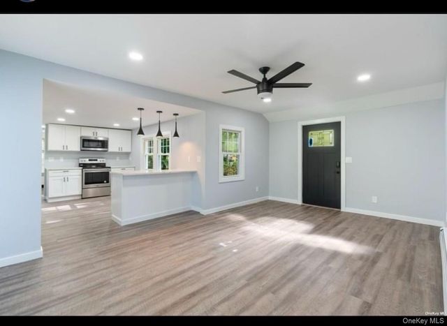 4 Oak Lane, Coram, NY 11727