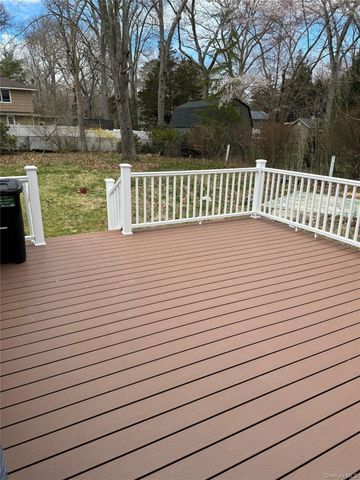 4 Oak Lane, Coram, NY 11727