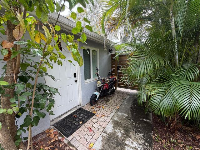 1823 SW 22nd St, Fort Lauderdale, FL 33315