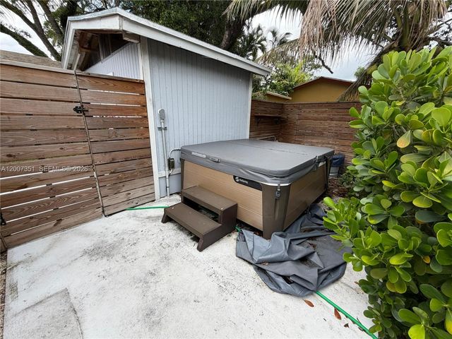 1823 SW 22nd St, Fort Lauderdale, FL 33315