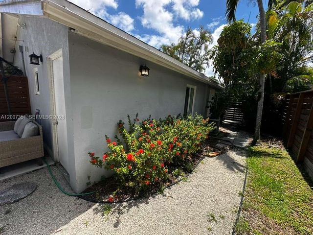 1823 SW 22nd St, Fort Lauderdale, FL 33315
