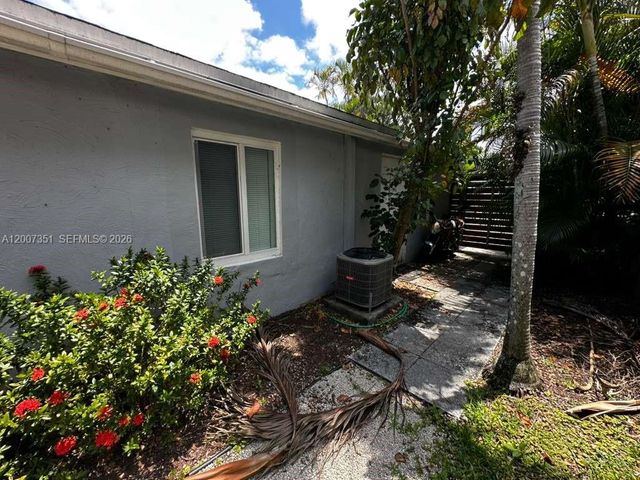 1823 SW 22nd St, Fort Lauderdale, FL 33315