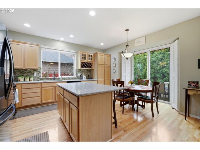 211 N WHITE OAK St, Newberg, OR 97132