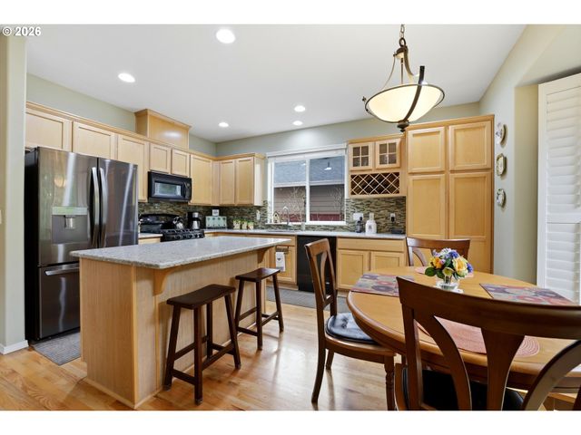 211 N WHITE OAK St, Newberg, OR 97132