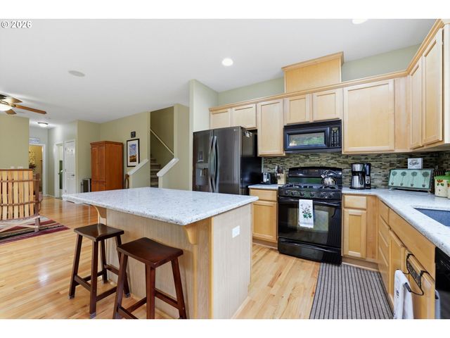 211 N WHITE OAK St, Newberg, OR 97132