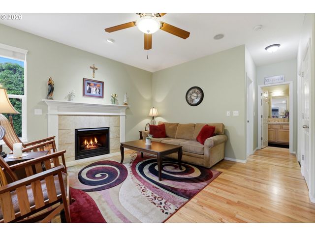 211 N WHITE OAK St, Newberg, OR 97132