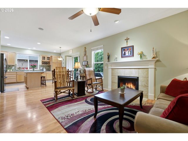 211 N WHITE OAK St, Newberg, OR 97132