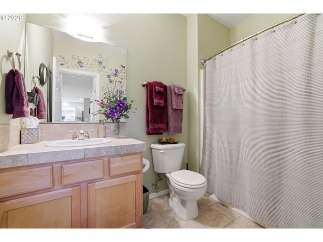 211 N WHITE OAK St, Newberg, OR 97132