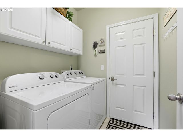 211 N WHITE OAK St, Newberg, OR 97132