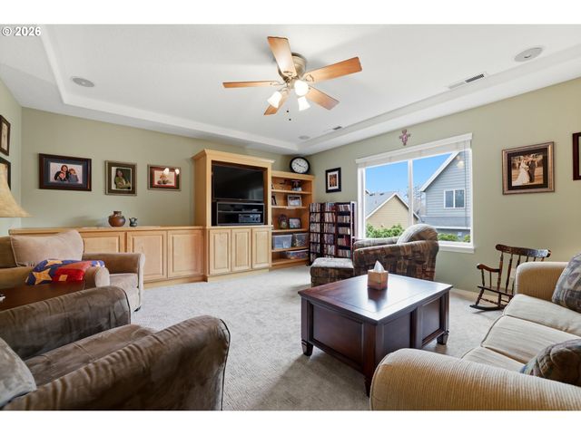 211 N WHITE OAK St, Newberg, OR 97132