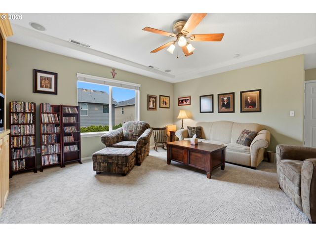 211 N WHITE OAK St, Newberg, OR 97132