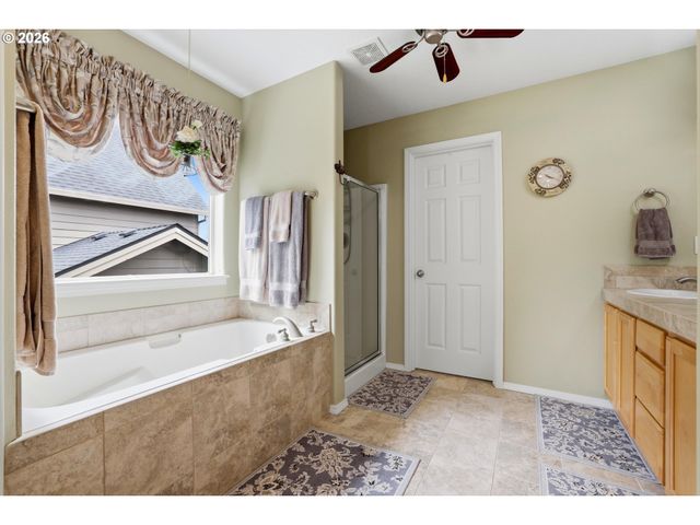 211 N WHITE OAK St, Newberg, OR 97132