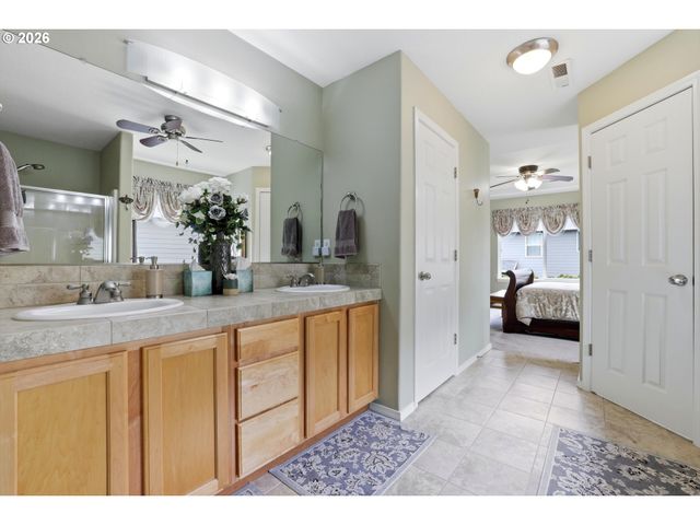 211 N WHITE OAK St, Newberg, OR 97132