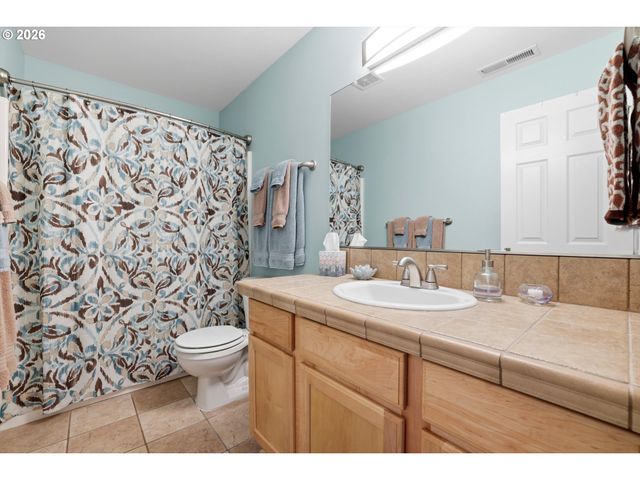 211 N WHITE OAK St, Newberg, OR 97132