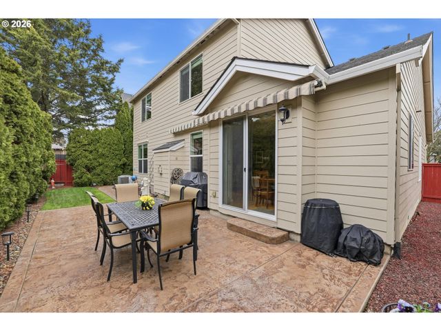 211 N WHITE OAK St, Newberg, OR 97132