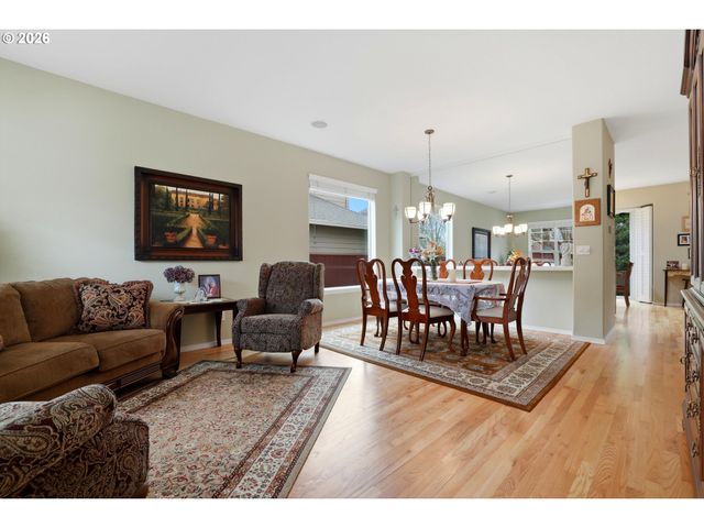 211 N WHITE OAK St, Newberg, OR 97132