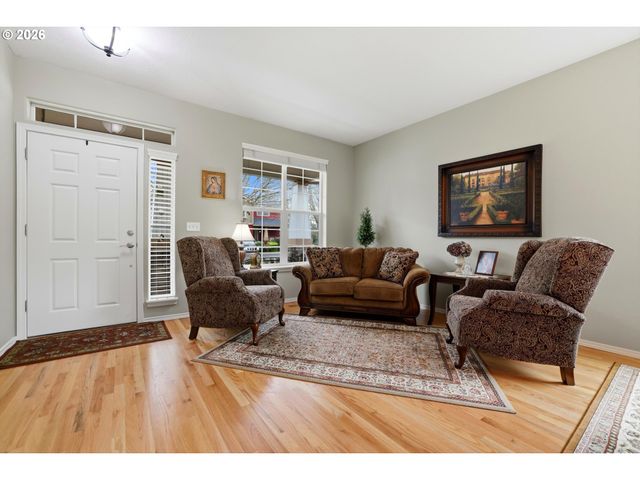 211 N WHITE OAK St, Newberg, OR 97132