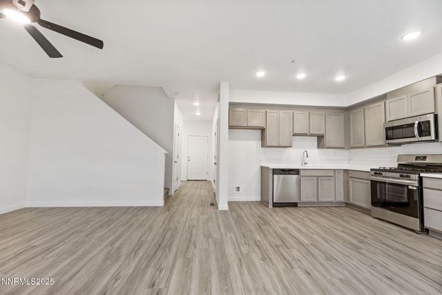 246 Green Lane, Dayton, NV 89403