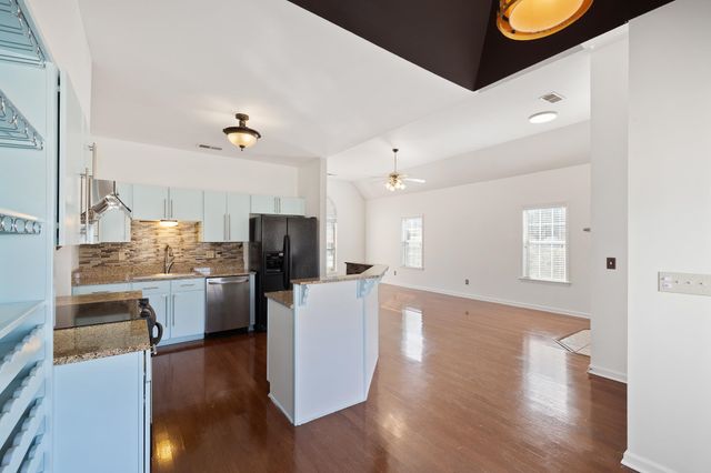 5524 FOUNTAIN BAY DR, Memphis, TN 38120