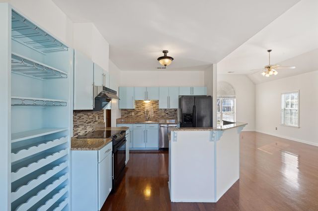 5524 FOUNTAIN BAY DR, Memphis, TN 38120