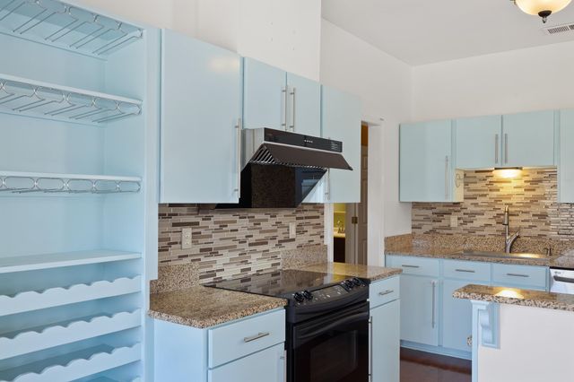 5524 FOUNTAIN BAY DR, Memphis, TN 38120