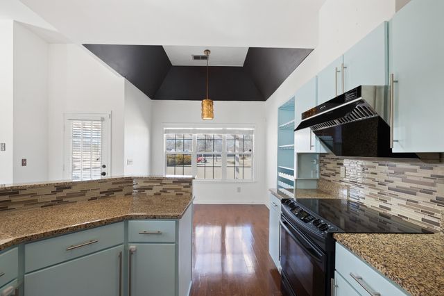 5524 FOUNTAIN BAY DR, Memphis, TN 38120