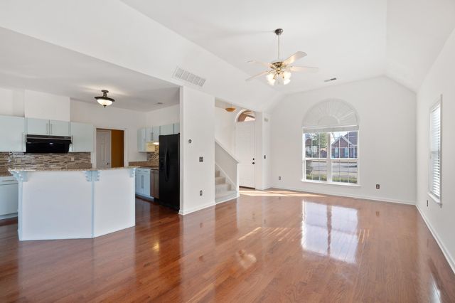 5524 FOUNTAIN BAY DR, Memphis, TN 38120