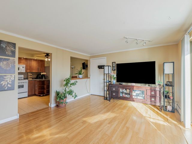 7434 W 111th Street 812, Worth, IL 60482