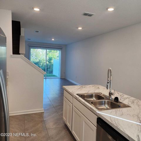 8409 ZENITH Circle, Jacksonville, FL 32256