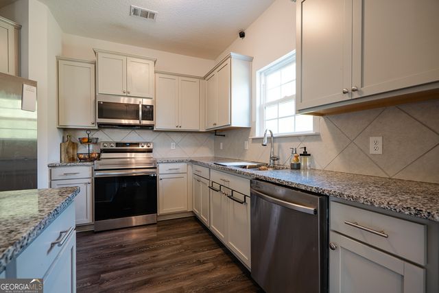 426 Brightleaf Circle, Hinesville, GA 31313