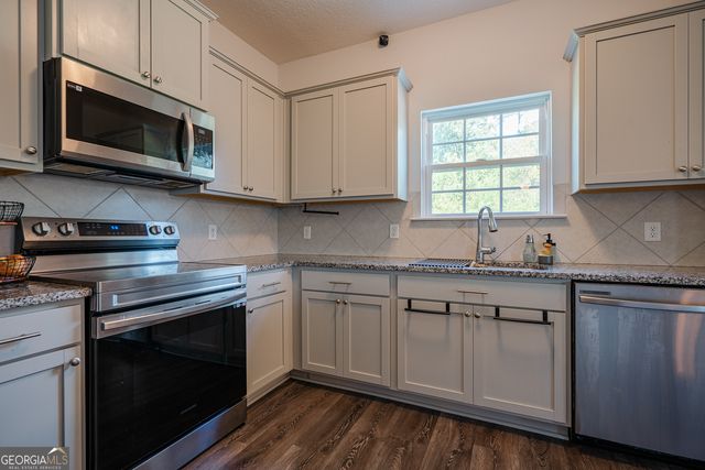 426 Brightleaf Circle, Hinesville, GA 31313